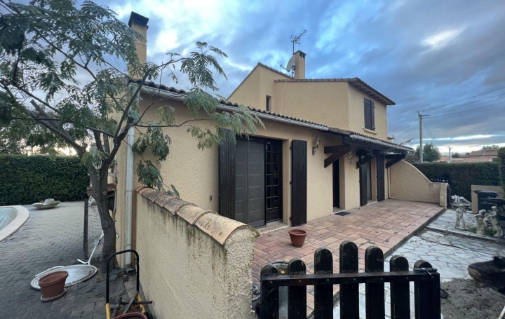 Villa SAINT-GILLES 100 m2 220 000 € Villa SAINT-GILLES 100 m2 220 000 €